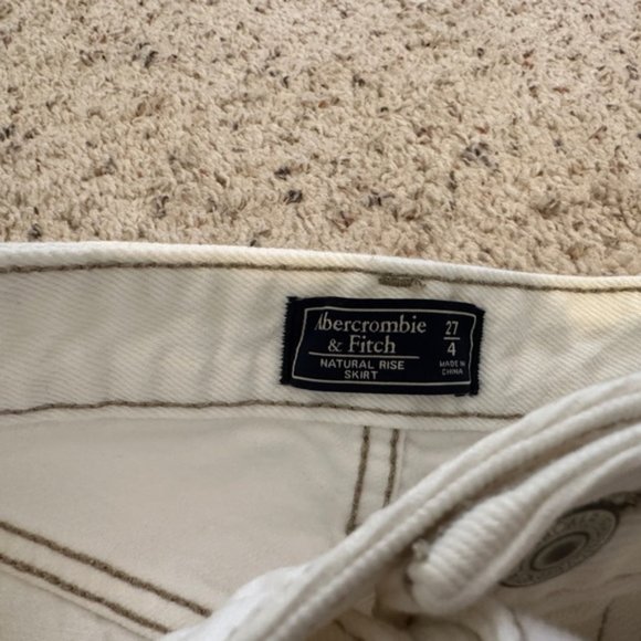 Abercrombie & Fitch: White Jean Mini Skirt w/ a Belt - Picture 3 of 4